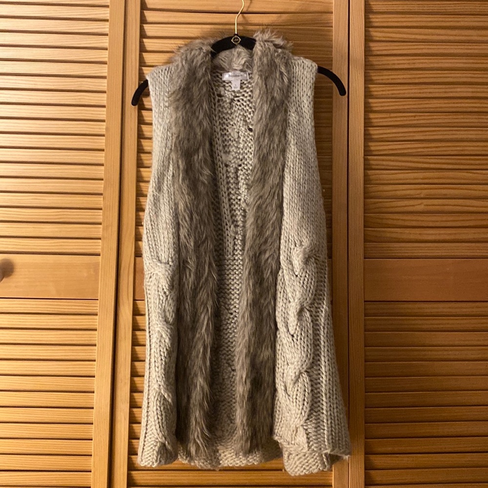 Sleeveless sweater vest top